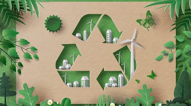 Recyle-pictogram omringd door gebouwen, groen en windmolens