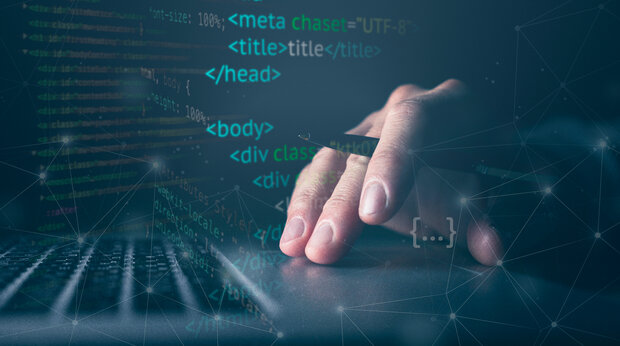 Laptop en programmeercode