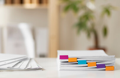 Stapel paperassen, netjes geordend