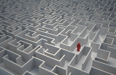 Poppetje in een doolhof