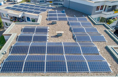 Dak met zonnepanelen