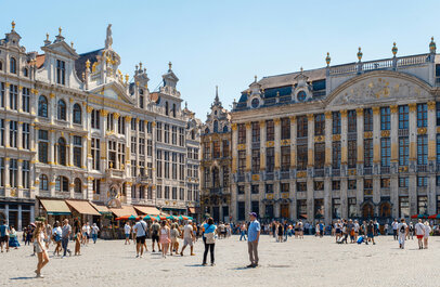 Toeristen op de Grote Markt in Brussel