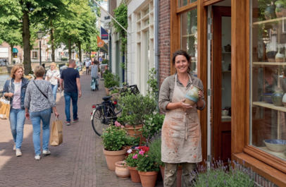 Pottenbakatelier in een winkelstraat