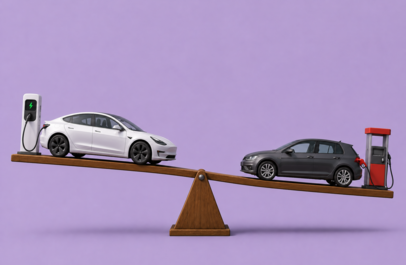 Wipwap met aan de ene kant een elektrische wagen, aan de andere kant een benzine-auto