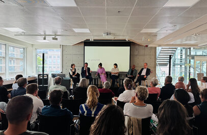 panel aan het woord bij boekvoorstelling Binnenwerk