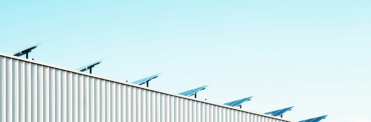 Dak met zonnepanelen