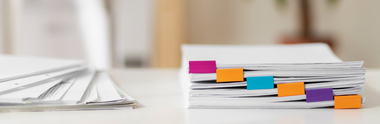 Stapel paperassen, netjes geordend