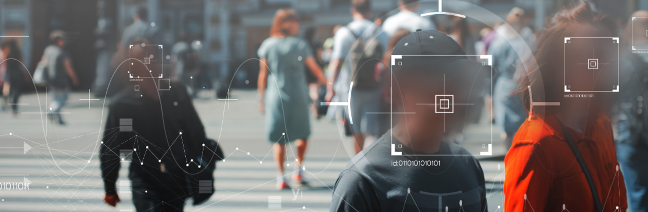 Mensen op straat, een camera filmt hen en registreert hoofden