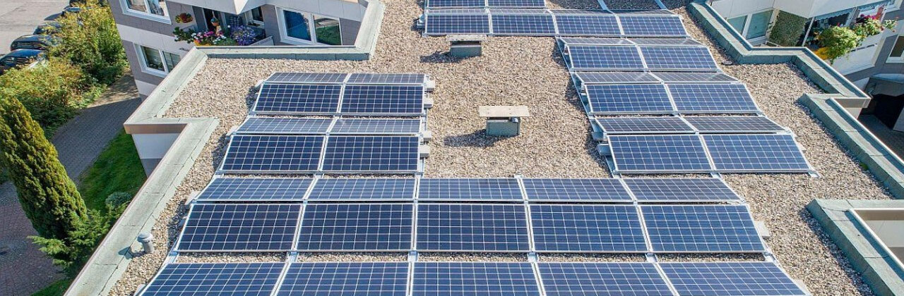 Dak met zonnepanelen