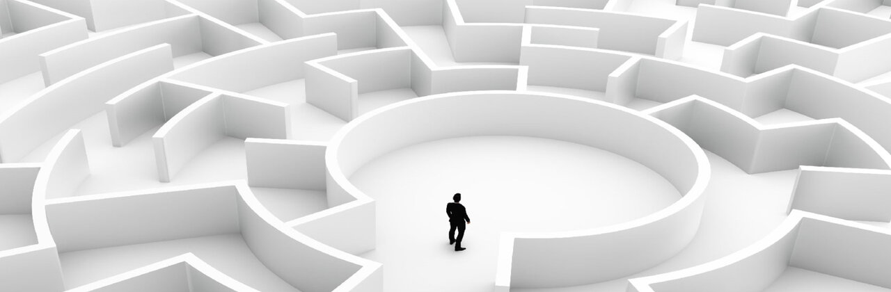 Persoon in een doolhof